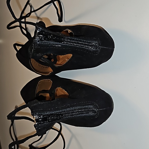 Candies Kraizen Lace-Up Flats. - Picture 4 of 7